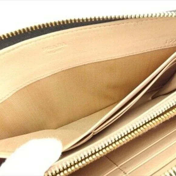 Prada Long Wallet Green Gold leather Woman Authentic Used T9147